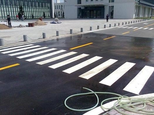 液体溶媒による道路標識塗料 良い粘着性 一つの成分